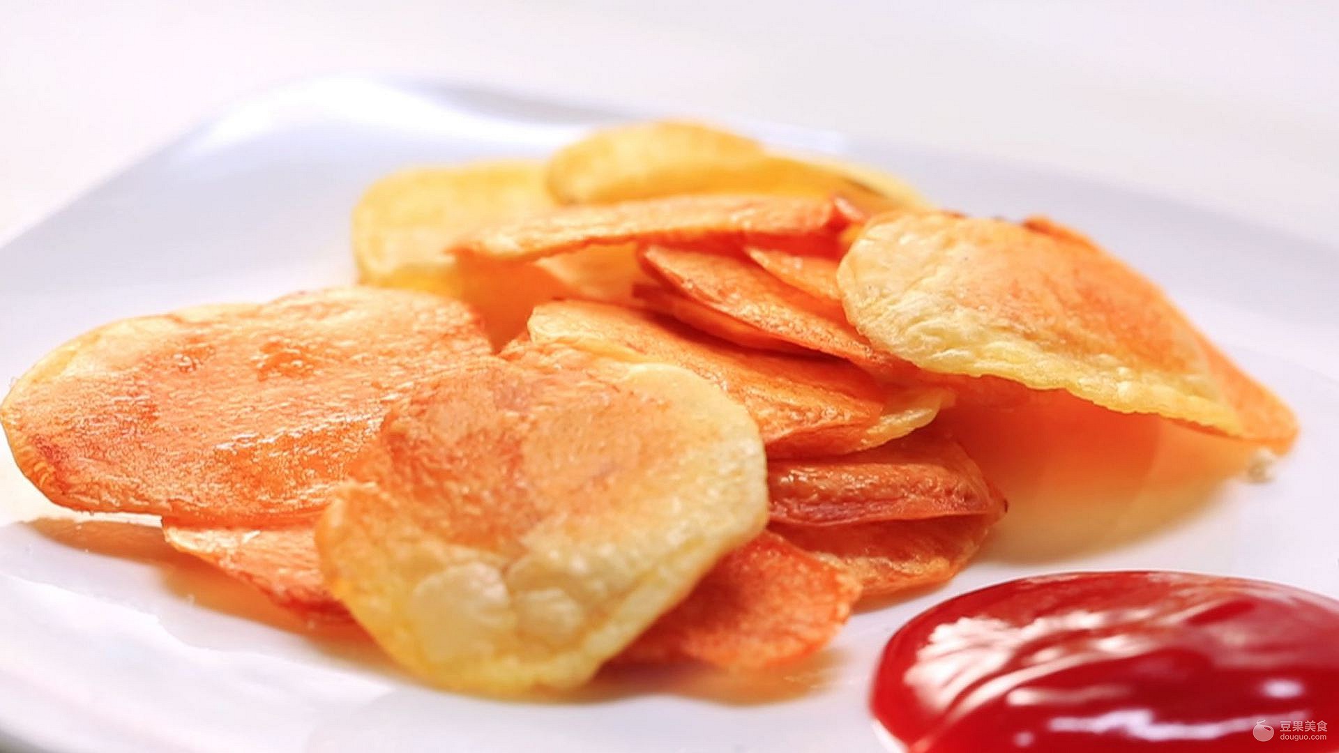 薯片与健康饮食 零食选择与减肥误区