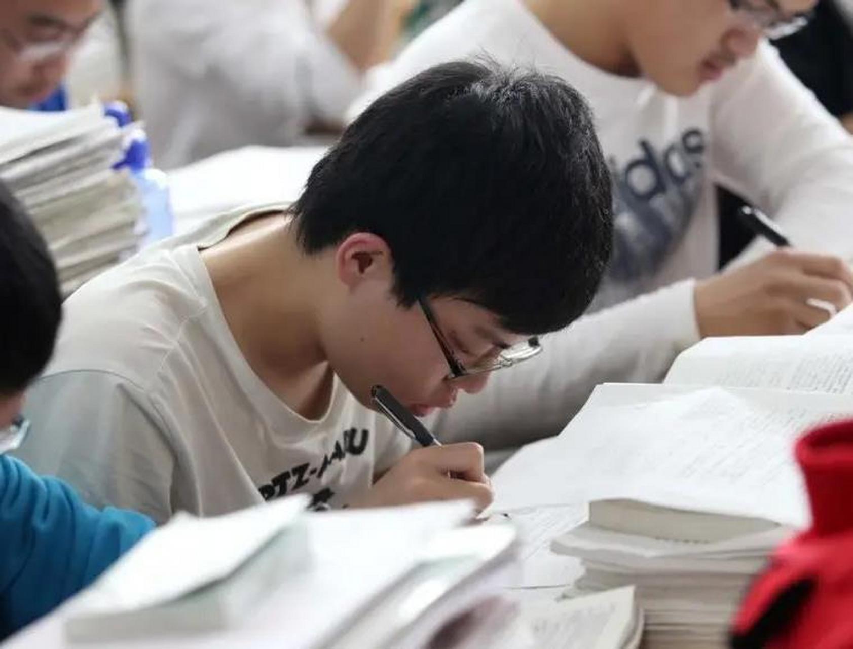 现于流通纸币上的九位科学家都是谁,他们有哪些成就?...