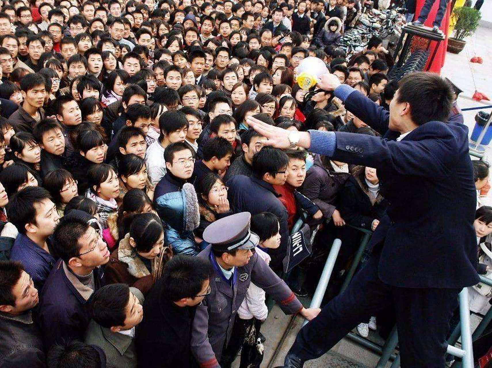 为什么会发生城市抢人大战?...