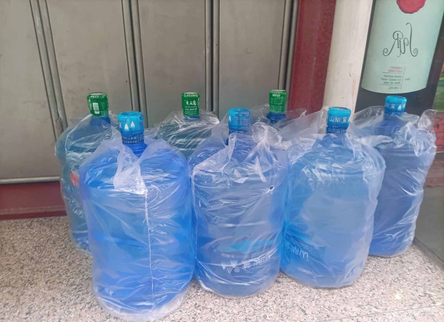 桶装水太阳晒了能喝吗 瓶装水暴晒后安全吗