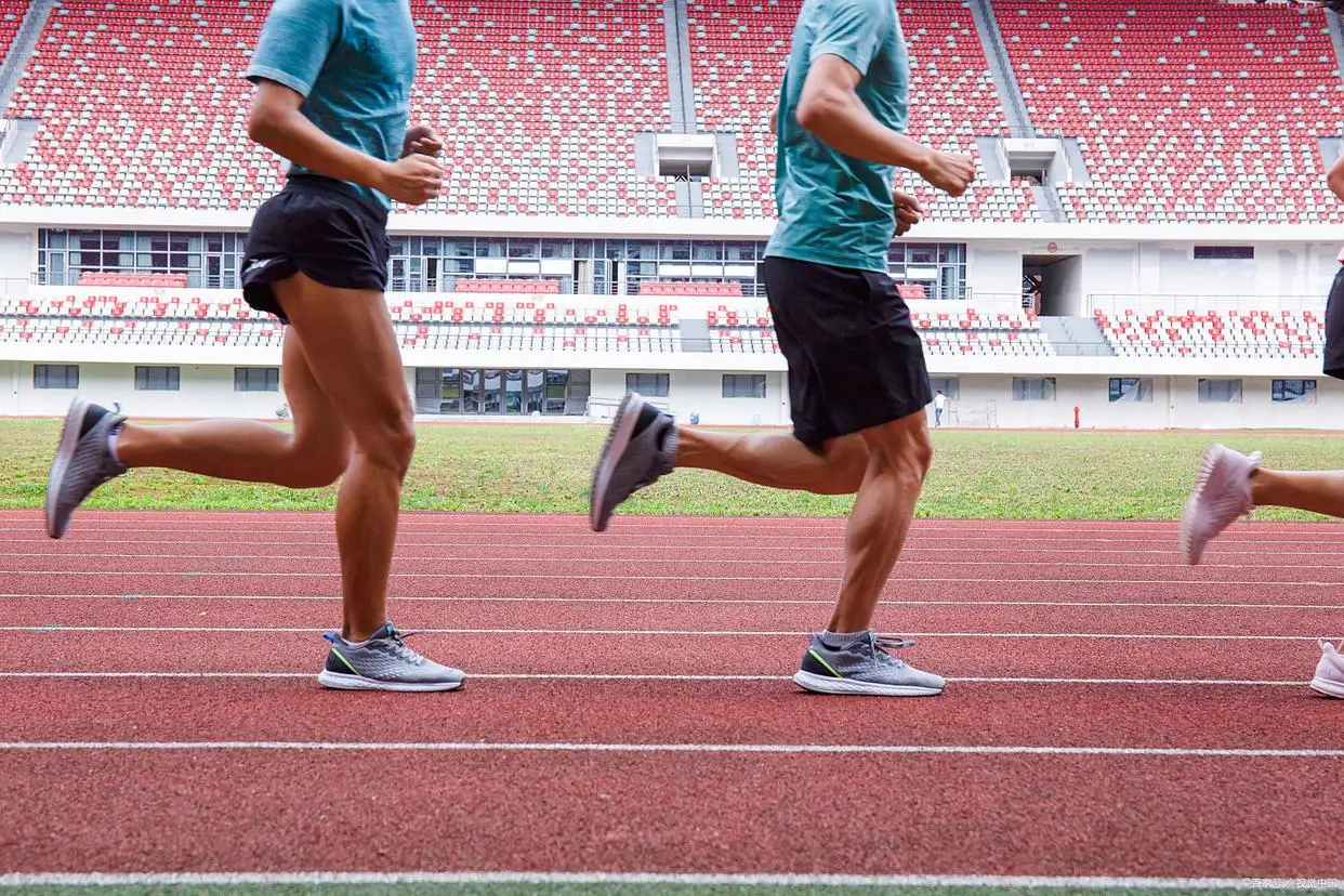 健身必带的装备，你的包里有吗？...