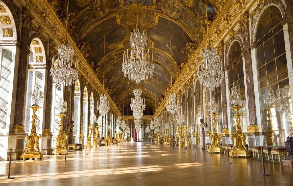为什么说巴黎的凡尔赛宫是一座没有围墙的“紫禁城”?...