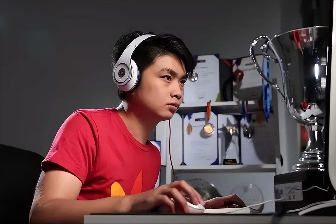 中国电竞第一人李晓峰 电竞圈传奇人物盘点