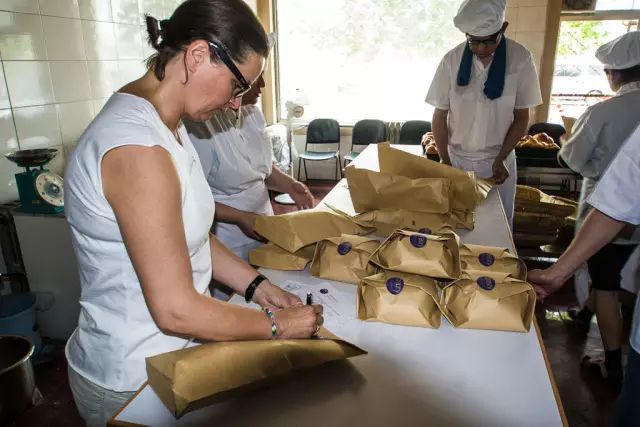 精神病人制作面包 如何看待精神分裂症患者