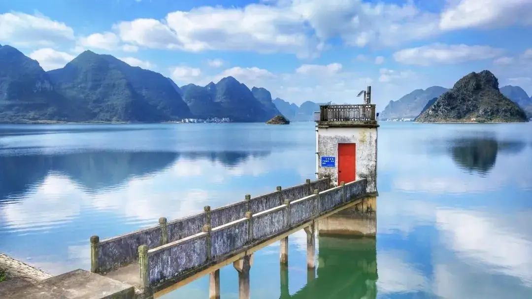 根据最新声明说明：靖西车站对面的小巷有什么值得探索的地方？揭秘小巷隐藏的特色与魅力