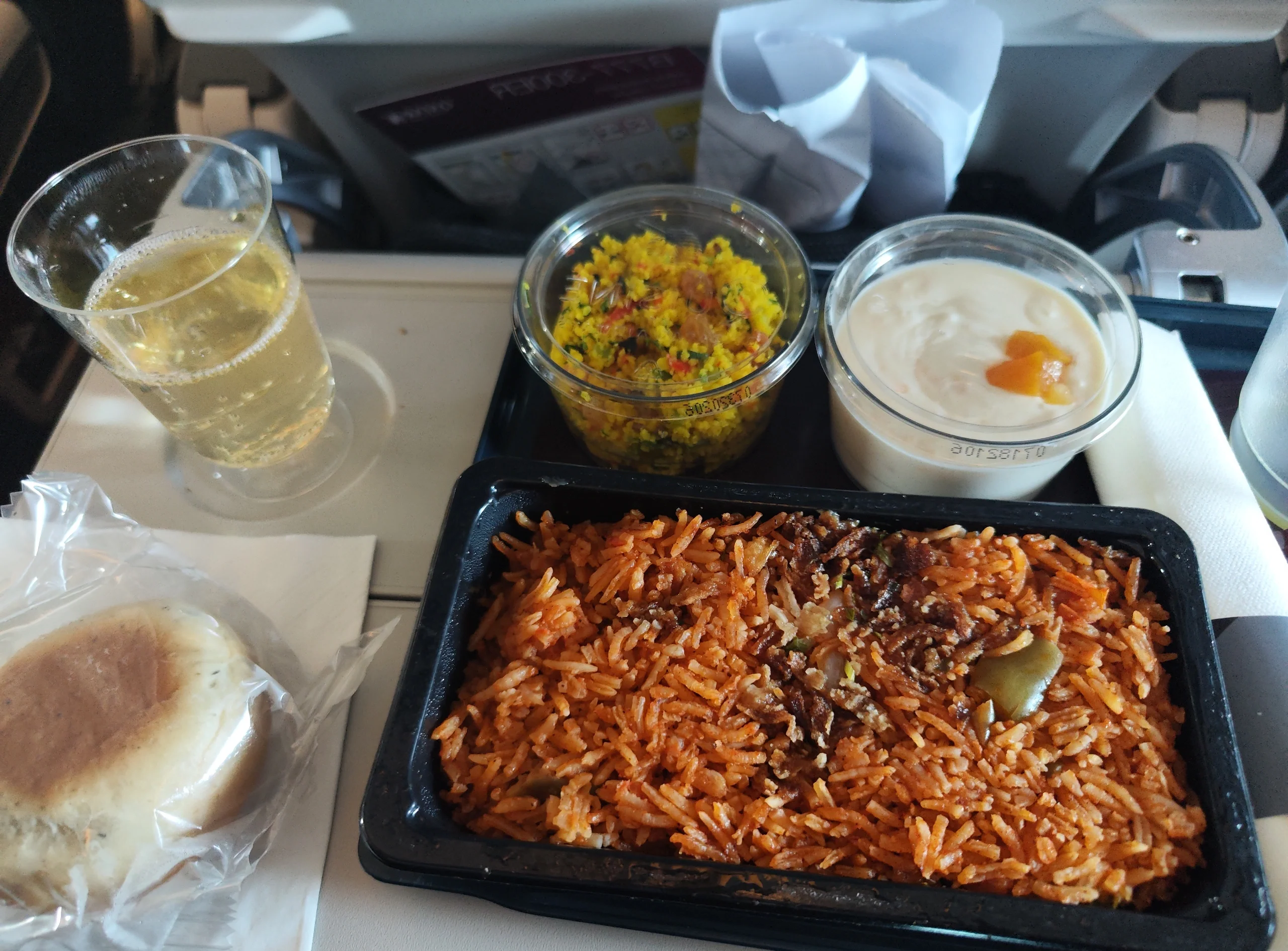 飞机餐难吃是飞机设计的锅?...