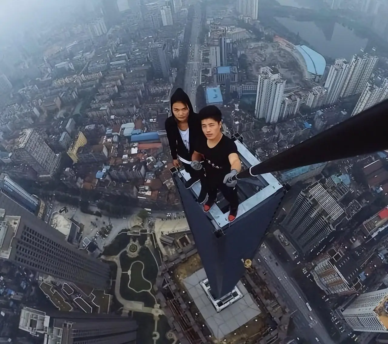 3.9万米高空自由落体 世界纪录保持者现状揭秘