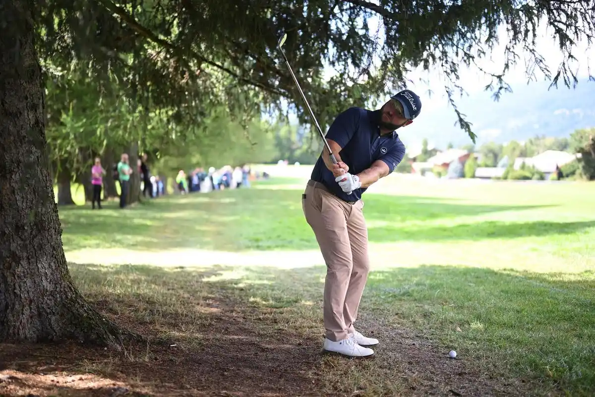 从晨间备餐到深夜打烊：一位快餐店女员工的标准化生存实录新解