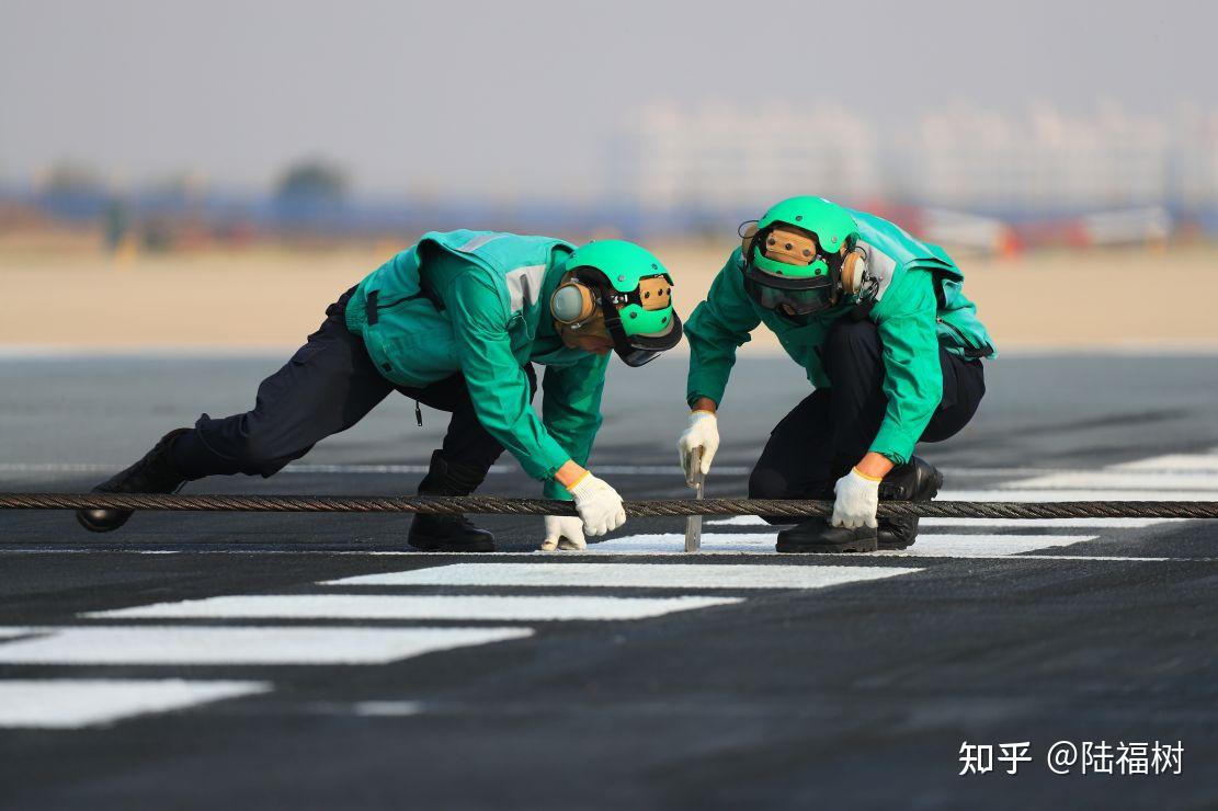 为什么航空母舰需要着航指挥官与自动着航系统?...