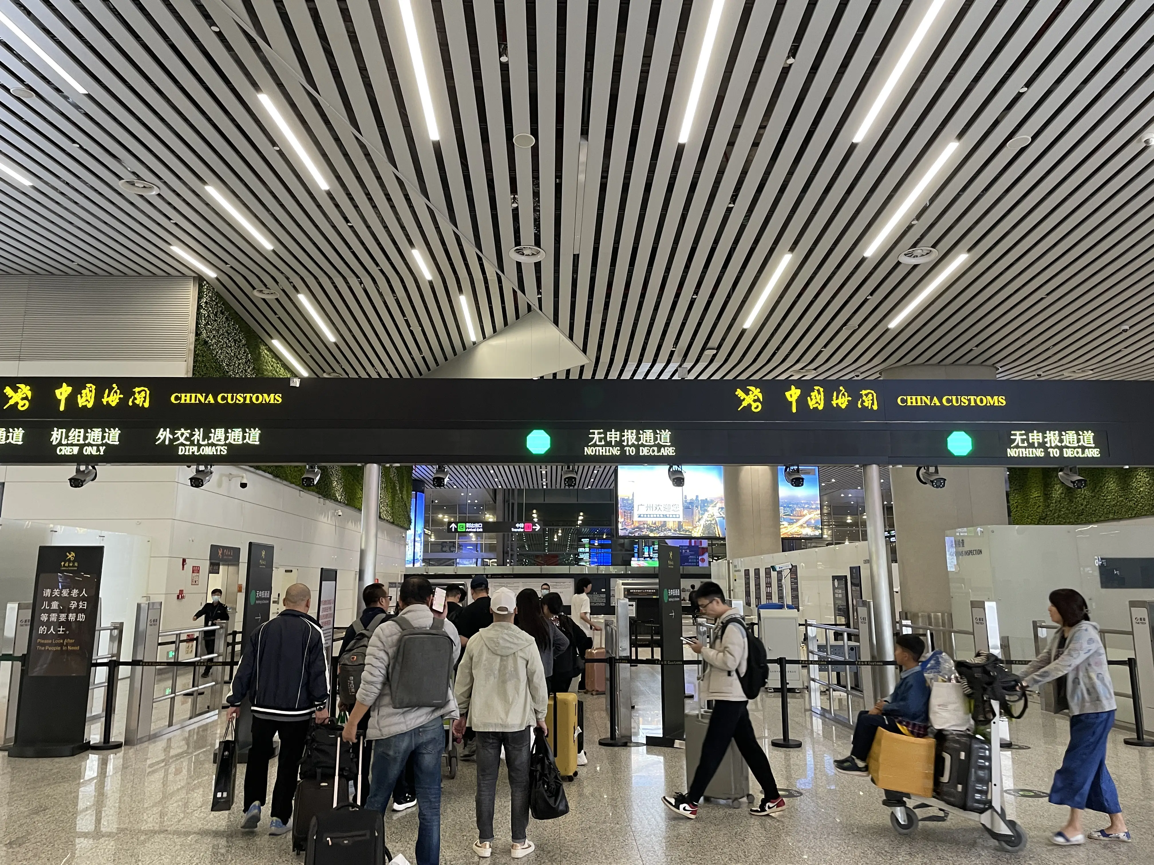 QQ快餐300套餐：打工人午餐救星还是资本家的数字游戏