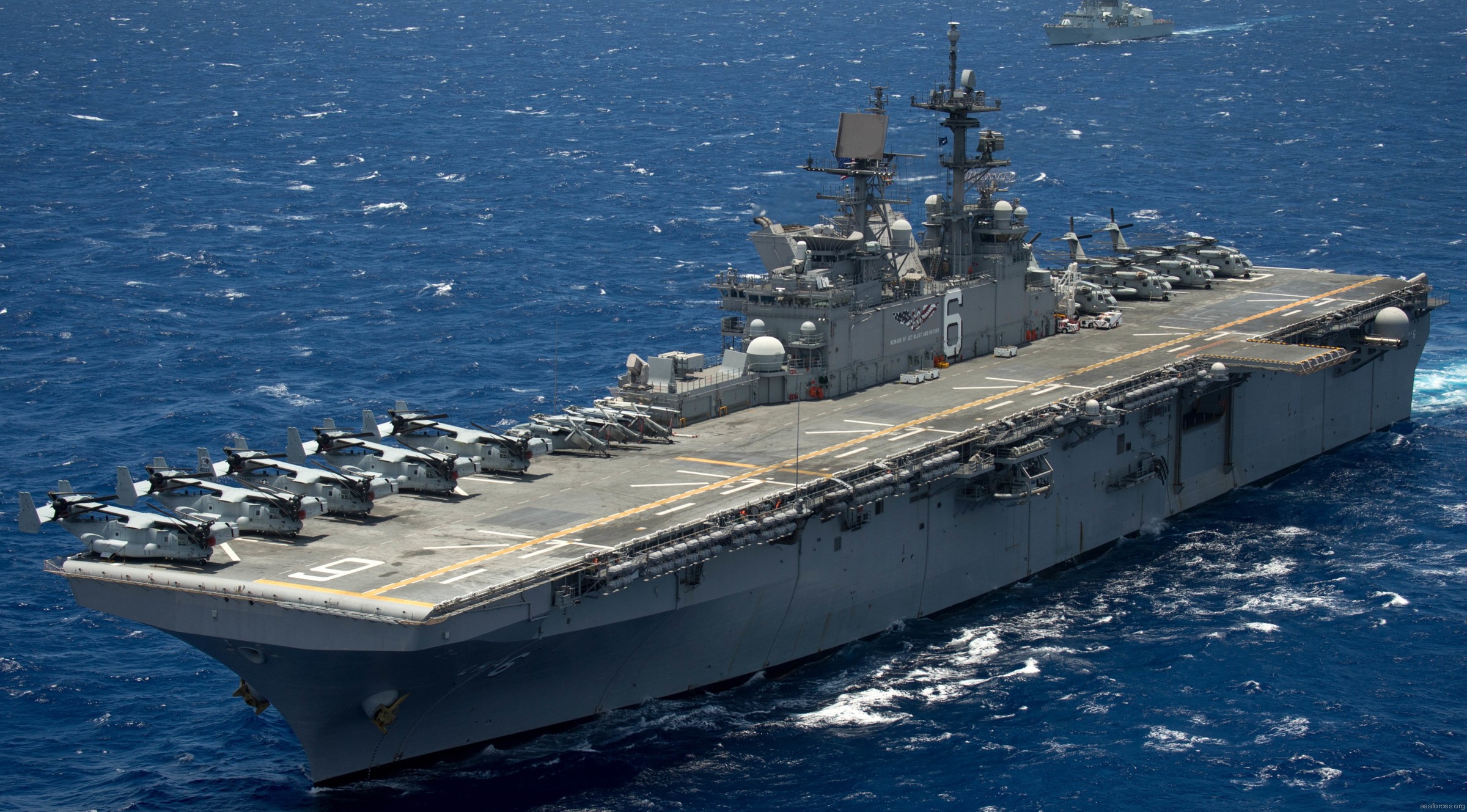 如何评价中国海军两栖攻击舰战斗力?...