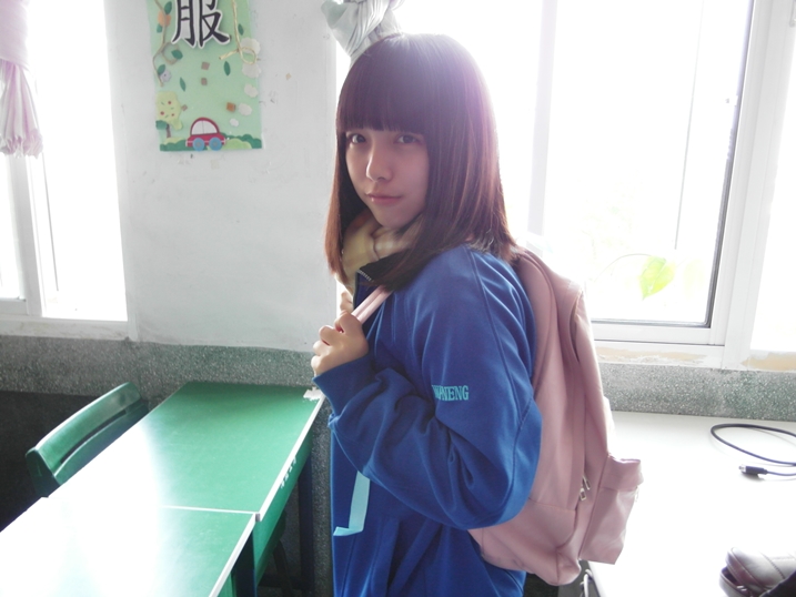 学生妹人到付款现象解析,当代校园消费陷阱与成长代价