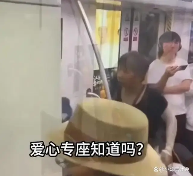 报摊逐渐消失,是因为我们走在了前面吗?...