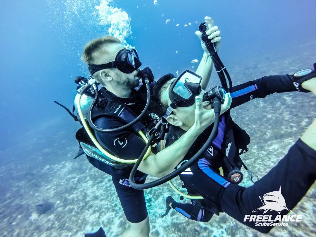 打捞局潜水员:他们潜入深水,为了打捞死亡和记忆?...