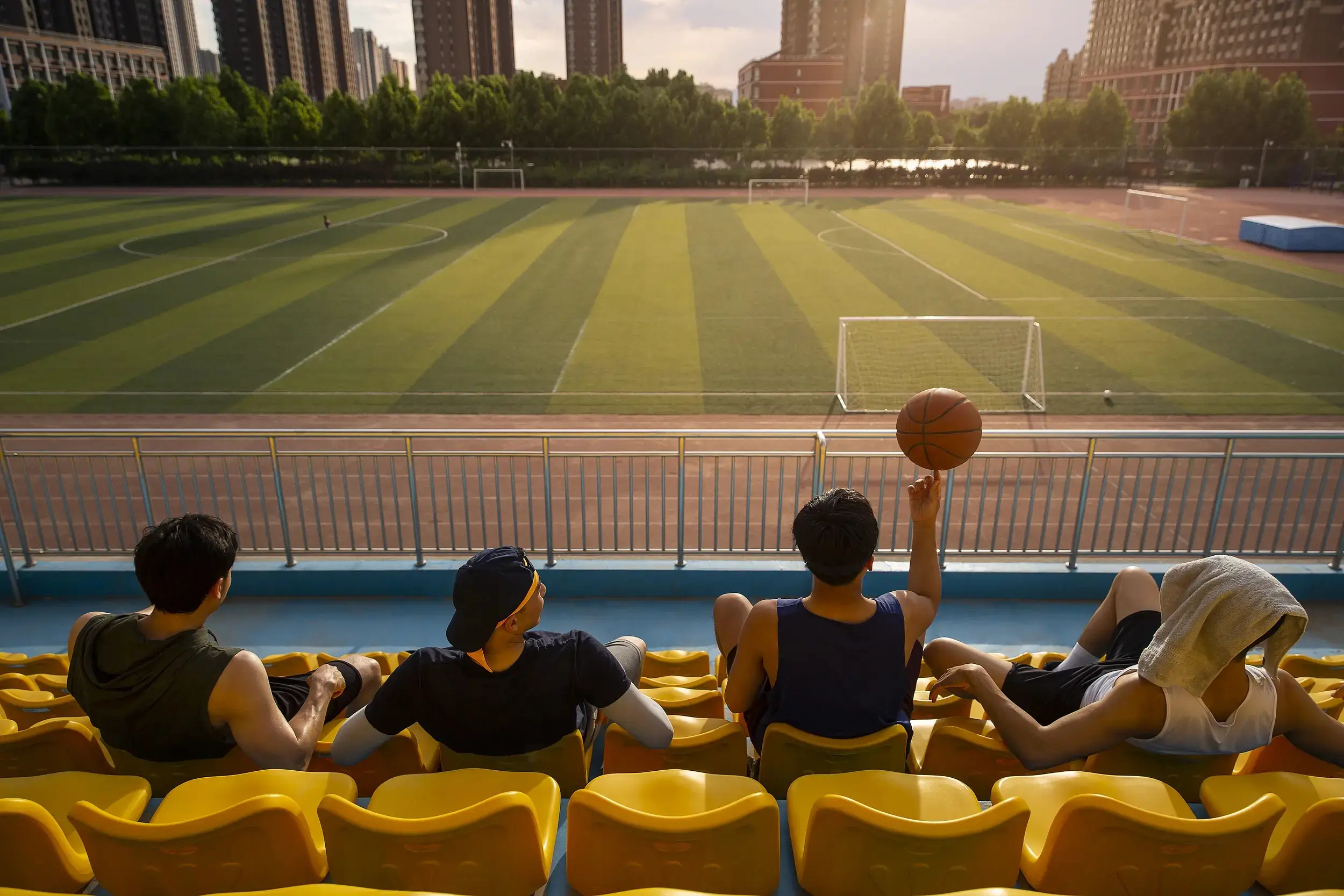 大学生月均消费揭秘，看看现在包大学生多少钱一个月