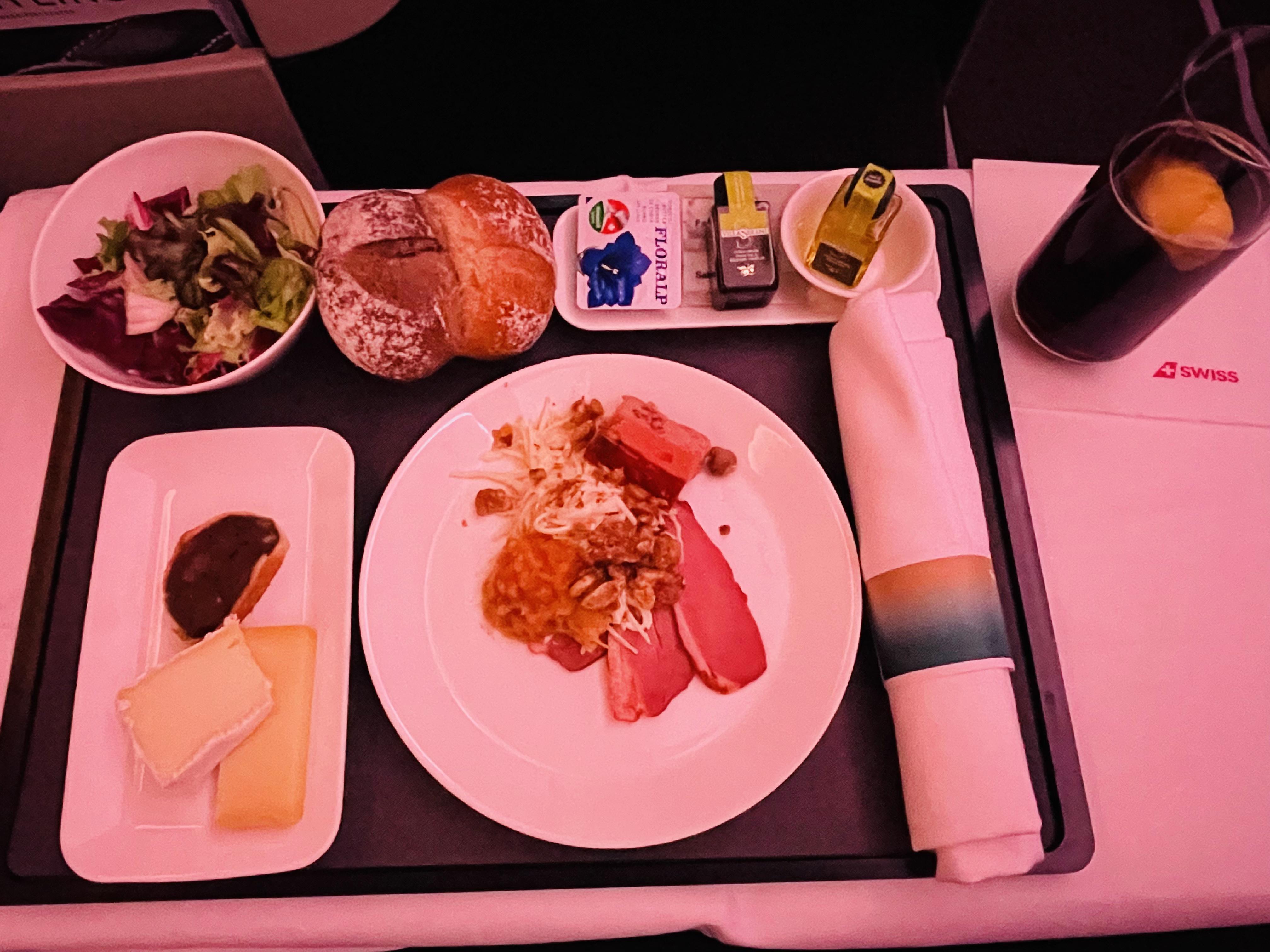 飞机餐难吃原因 经济舱餐食为何缩水