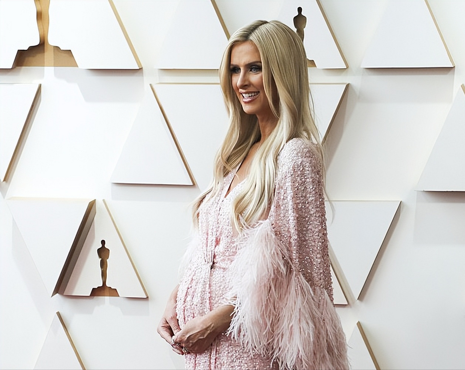 社交名媛我妈,5分钟给我定亲?!...