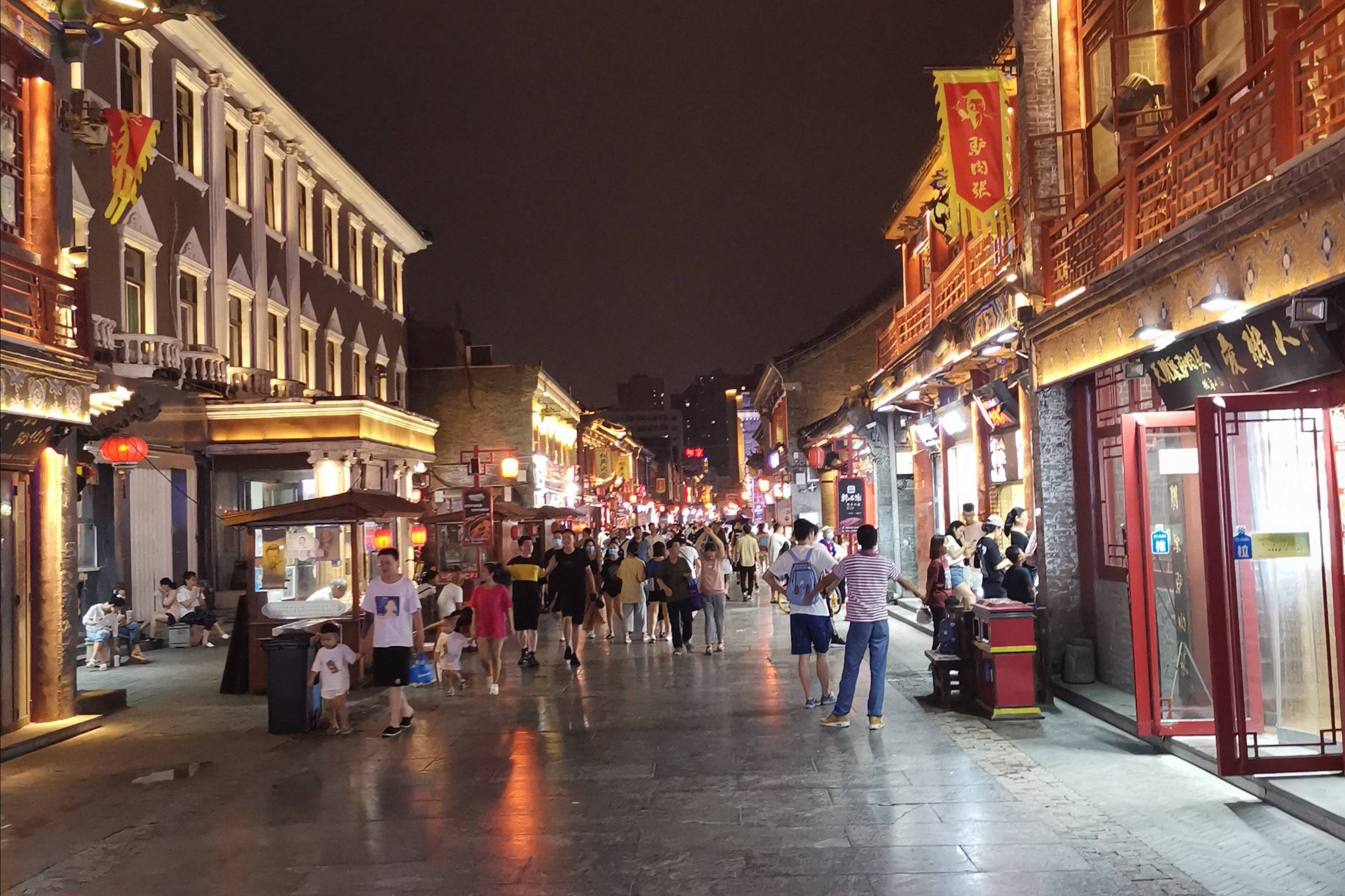 咸阳夜市巷弄里的百元烟火记