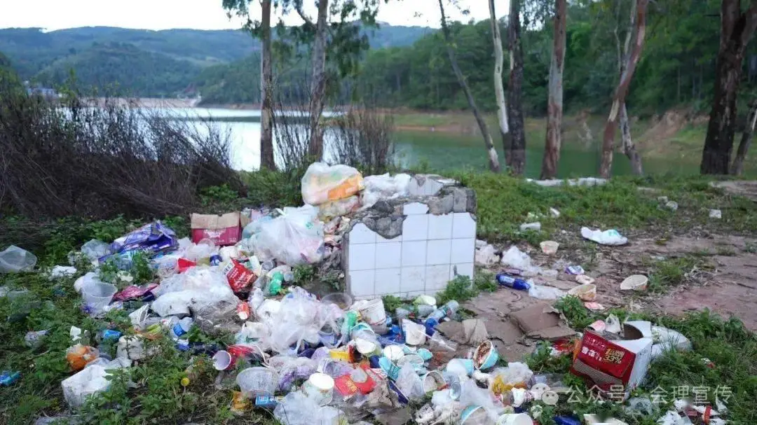 该不该进行垃圾分类?你怕了吗,没有文化不能乱扔...