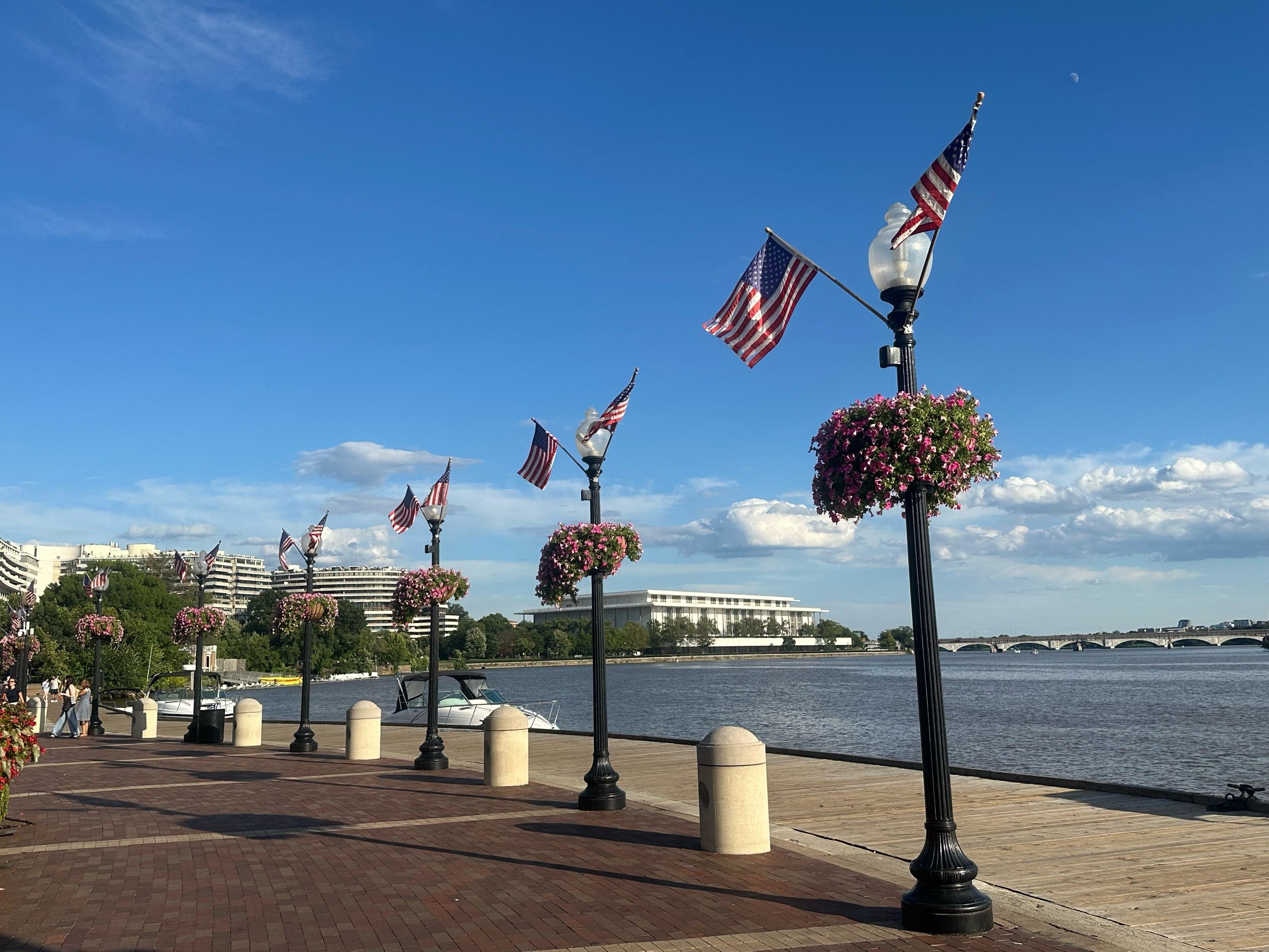 阿灵顿在美国哪个州 华盛顿著名景点与国葬资格解读